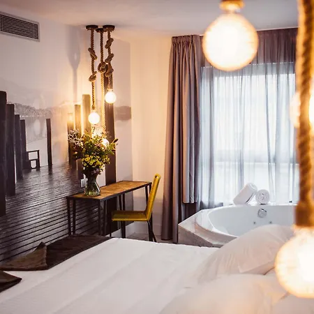 Cuevas - Adults Only 4*