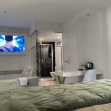 Cuevas - Adults Only